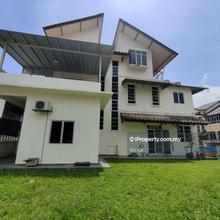 Freehold 3 storey corner semi-d