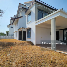 Big built up with many bedrooms 