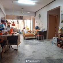 Spacious Corner Unit Meadow Park 2 for Sale