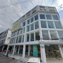Good deal price. Wide Front Road. More parking. Landmark street
