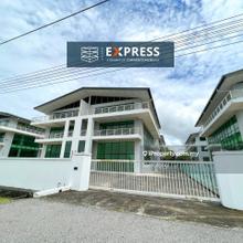 Triple Storey Semi Detached Warehouse at Senadin, Miri