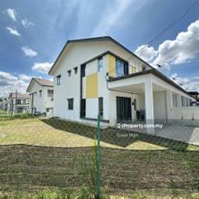 Urgent Sell & Nice Condition 2 Storey Corner Lot Call Elwin For View