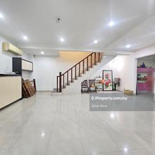 Super Cheap / Corner Unit / Kitchen Fully Extended / Freehold 