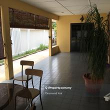 Corner unit,40x65,free hold,renovated 