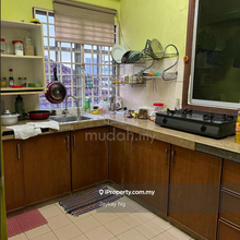 Well kept and tastefully furnished unit. near lrt and utc