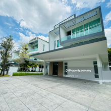 3.5 storey bungalow with lift