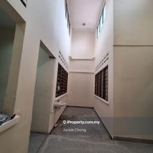 1 storey terrace house with a big air well, OUG