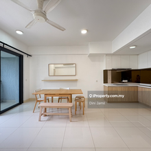 Bright 2 bedrooms apartment, with utility room and storage