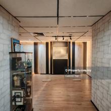 Rare Large Sized Corner Office Unit in Good Condition