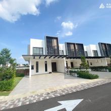 The Kews by Senibong, 3 Storey Link House with 10ft Back Garden.