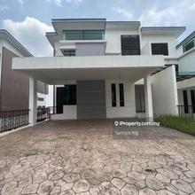 Freehold 3.5 Storey semi d for sales