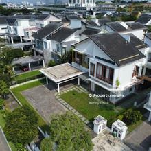 2-Story Bungalow with Expansive Driveway