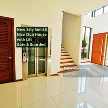 Brand new unit, 3sty Semi D, with lift, nice club house