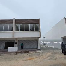 High Ceiling shoplot for rent at Kesuma Square