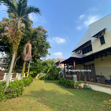 Corner unit with spacious garden