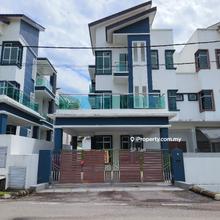 Tangkak Jalan Ong Siong 3 storey semi D 5 bedroom brand new bare unit