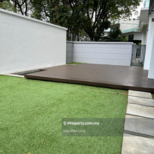 Semi-D house 10 min to mid valley