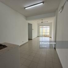 1055sf, 4 Room, 2 Bath, Middle floor