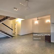 2-Storey Corner Lot Terrace in Prime Neighbourhood