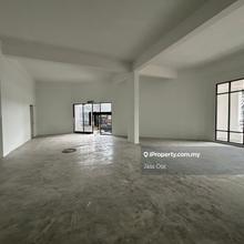 Corner unit Shop Lot, Facing main road