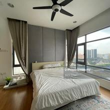 Modern and Spacious Unit with LRT Facilities ( link bridge 3min walk )