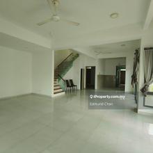 D'island 3 storey super link house endlot with land partly furnish