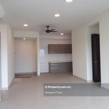 Must Sell 1,093 sq ft Condominium with 2 car-parks near lifts