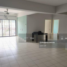 Glenview villa condo, middle floor area, 