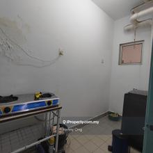Mid Floor/Renovated/Partly Furnish/Mid floor/Well Kept