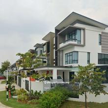 Freehold End Lot 3 storey Terrace Setia Utama  below market for sale