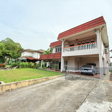 Klang 2 storey bungalow with hugeland facing south Non bumi