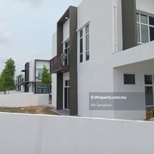 Rumah Teres Dua Tingkat ( Corner ) untuk disewa di Lunas