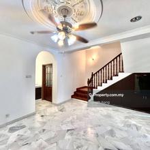 Well renovated 2.5 storey house for sale 