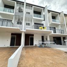 Below Market, 2.5 Storey Terrace Have Fully Grills