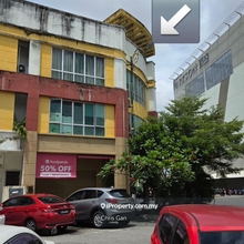 Jalan putra square shop lot corner lot for sale. Best location mall