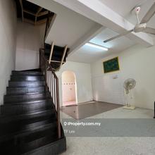 2.5 storey house 