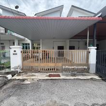 Berdekatan Masjid. 2 Storey Terrace Taman Seri Akasia, Mengkuang Titi