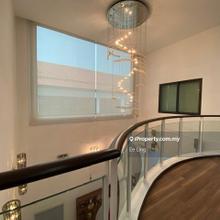 Bandar kinrara modern bungalow for sale,big build up,big carporch 