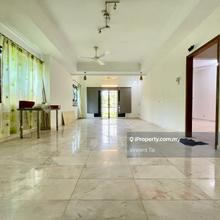 End lot ground floor townhouse with beautiful lake view