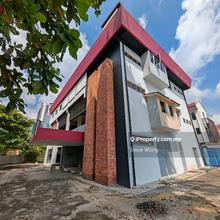 Commercial bungalow for Sale