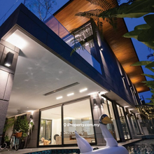 3 storey Corner  Semi-D with big garden & swimming pool for sell