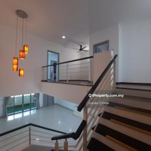 Zenia a strategic location garden with walking distance to waterfront