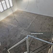 1.5  storey light industry for rent