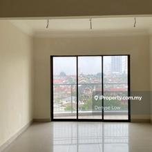 Large Corner unit with 2 covered car parks near Lrt Taman Paramount