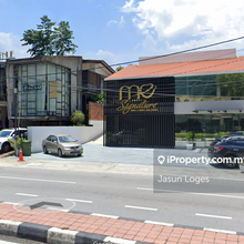 Comes with Lift and No Split Level. Elegant Building