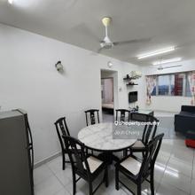 Beautiful Unit Fully Furnished Walking To LRT Station and Amenities