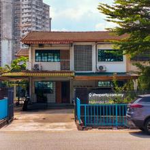 Semi-detached house suitable for commercial use 