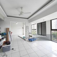 Armanee Condo corner for Sale!