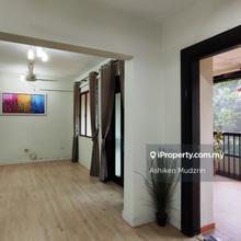 Partly Furnished: Duplex Armanee Condominium, Damansara Damai