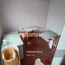 Walking distance to LRT, Matured Township, Freehold, Good Condition